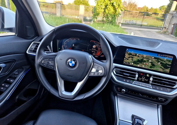 BMW Seria 3 cena 99900 przebieg: 171000, rok produkcji 2019 z Rumia małe 781